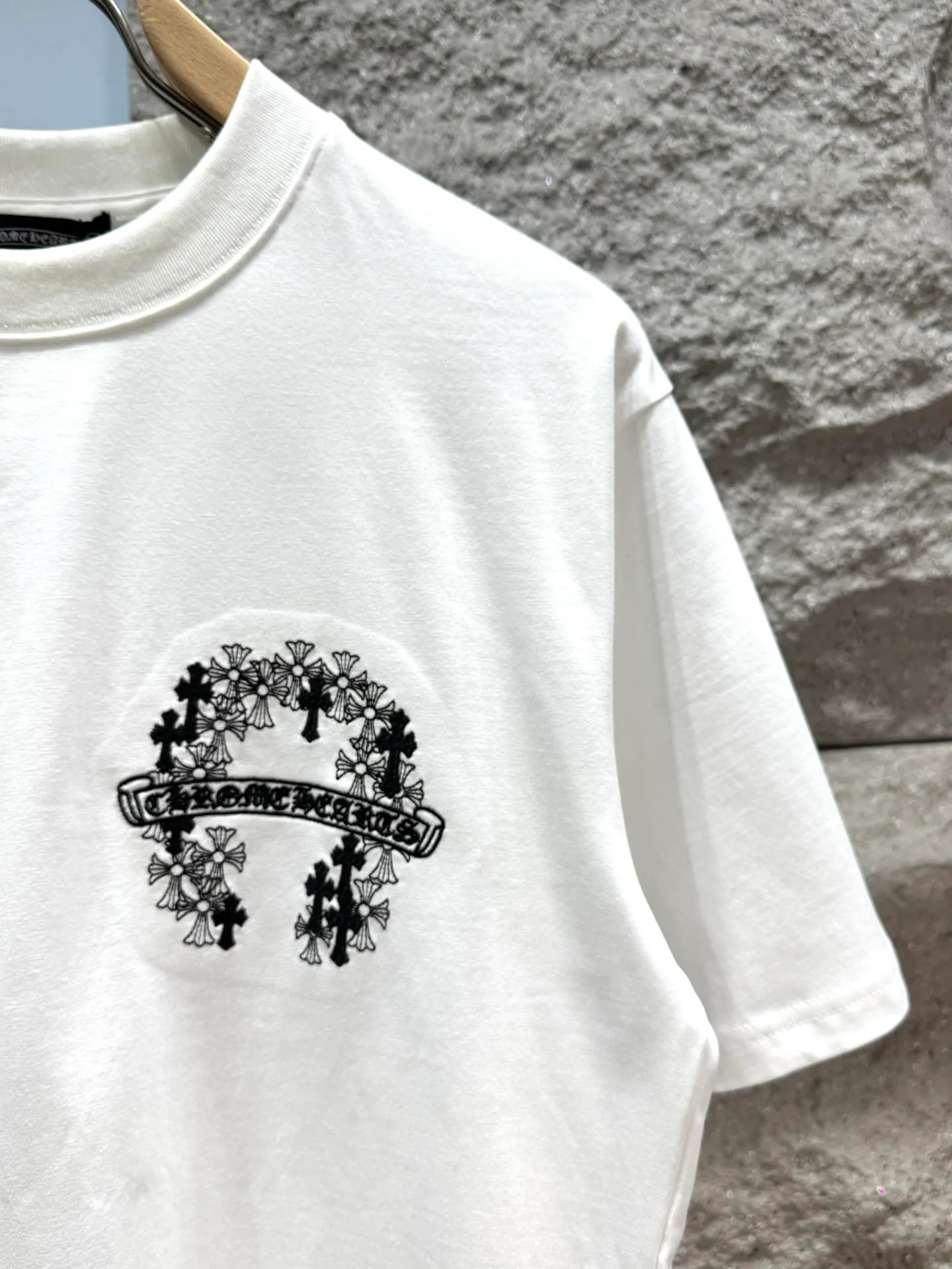 Chrome Hearts* ‼️ T ® 🖤 g fufu ， ， ， ， + ， ， ! ， ， ! ， ! ⚠️ ： ⚠️WJ 011 Same Style 𝐂𝐎𝐋𝐎𝐔𝐑：White Black 𝐒𝐈𝐙𝐄：S-Xl